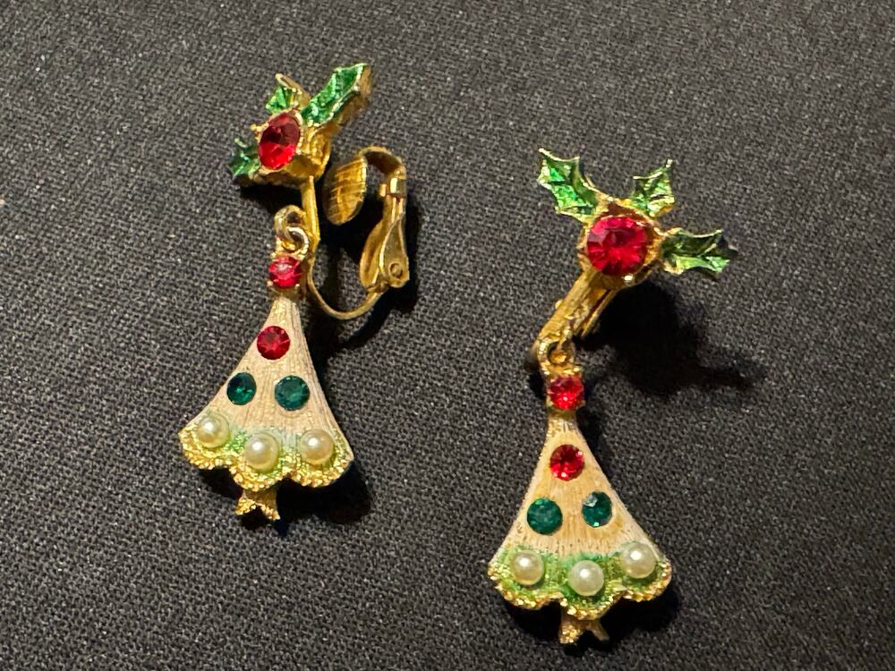 Vintage Clip On Christmas Tree Earring Holly Leaf Gold Tone